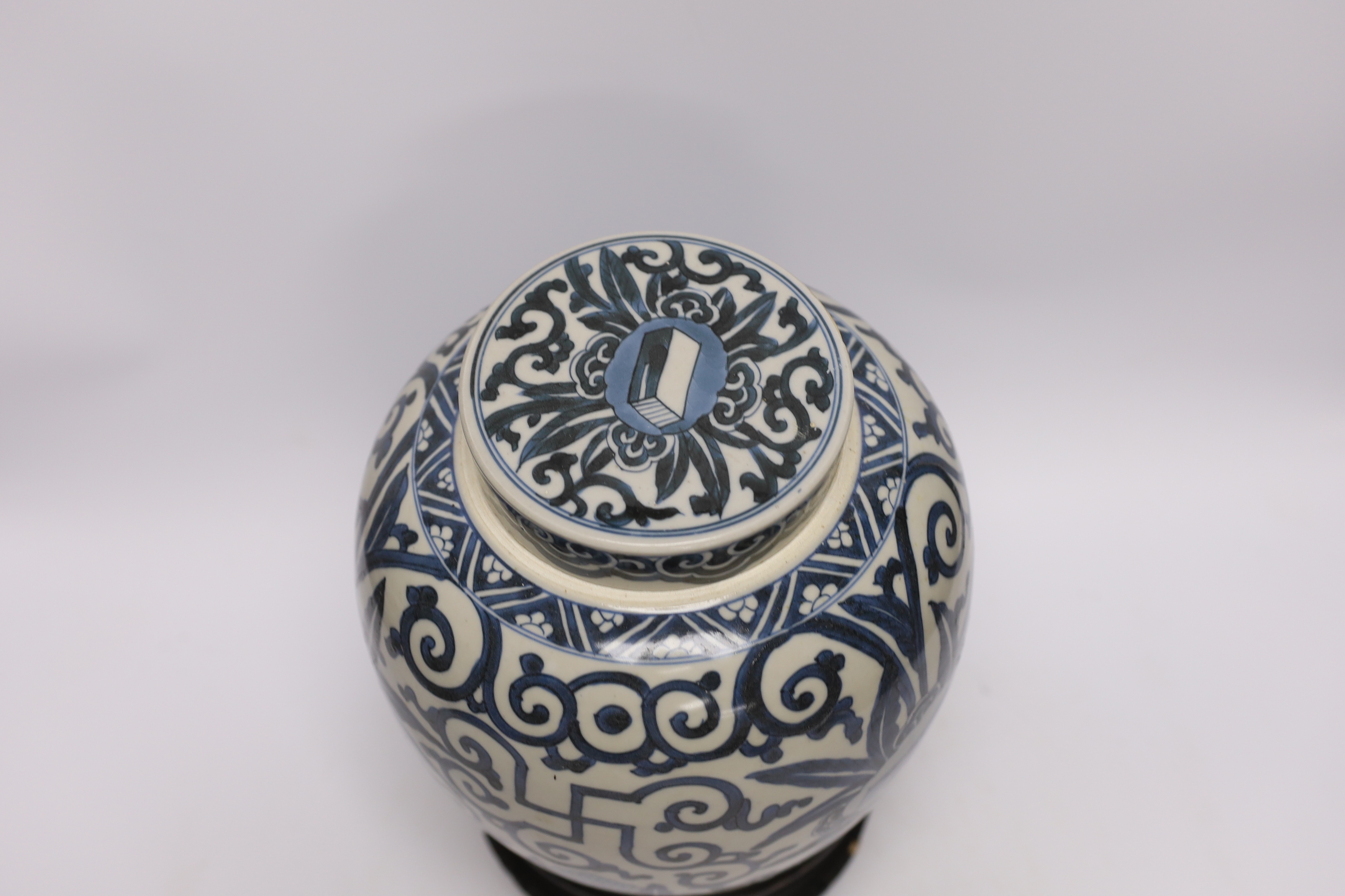 A 19th century Chinese blue and white jar and cover, with stand, 29cm total (including stand)